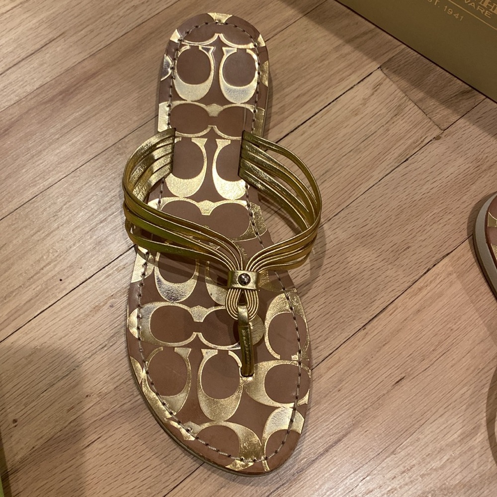 Coach gold flip flops - Picture 2 of 4